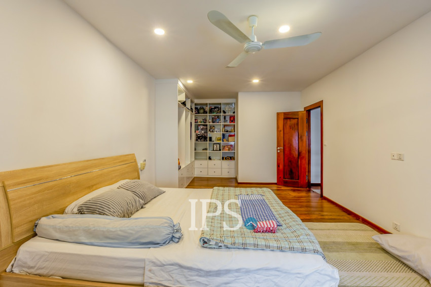 Renovated 3 Bedroom Apartment For Rent - Beoung Raing, Phnom Penh