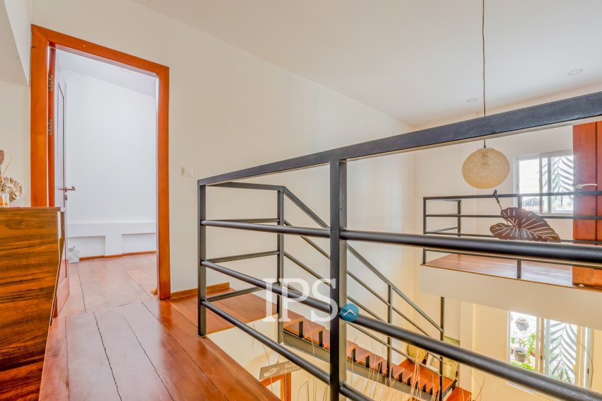 Renovated 3 Bedroom Apartment For Rent - Beoung Raing, Phnom Penh