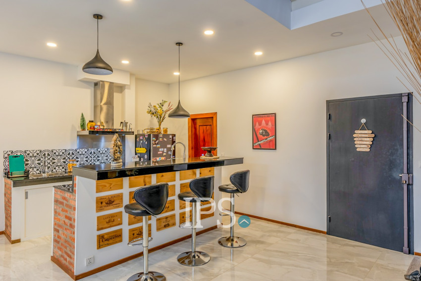 Renovated 3 Bedroom Apartment For Rent - Beoung Raing, Phnom Penh