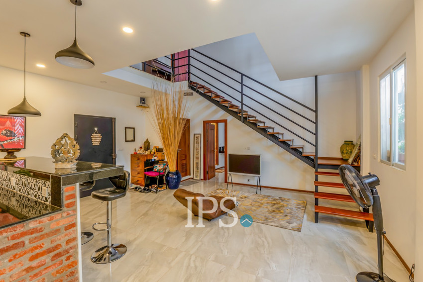Renovated 3 Bedroom Apartment For Rent - Beoung Raing, Phnom Penh