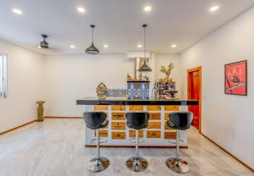 Renovated 3 Bedroom Apartment For Rent - Beoung Raing, Phnom Penh thumbnail