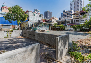 864 Sqm Commercial Land For Rent - BKK2, Phnom Penh thumbnail