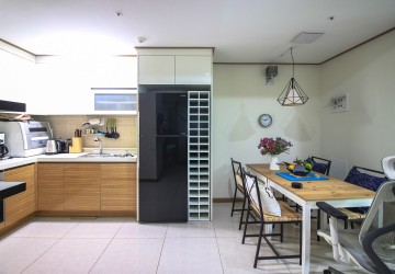 1 Bedroom Condo For rent - De Castle Royal, BKK1, Phnom Penh thumbnail