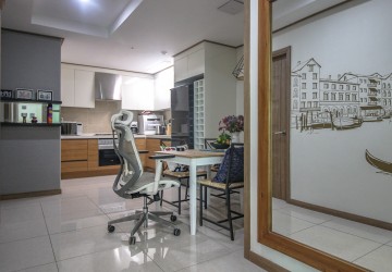 1 Bedroom Condo For rent - De Castle Royal, BKK1, Phnom Penh thumbnail