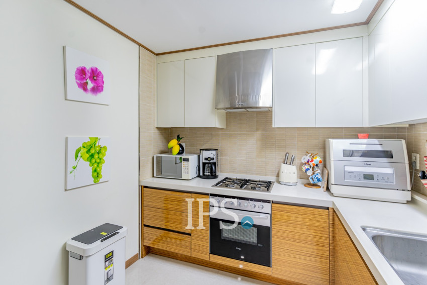 1 Bedroom Condo For Rent - De Castle Royal, BKK1, Phnom Penh