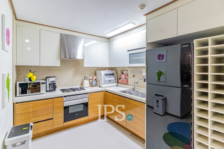 1 Bedroom Condo For Rent - De Castle Royal, BKK1, Phnom Penh