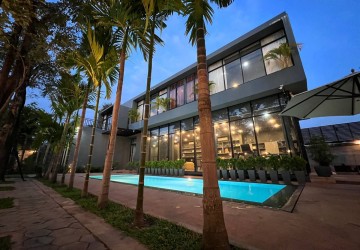 4 Bedroom Luxury Villa For Rent - Svay Dangkum, Siem Reap thumbnail