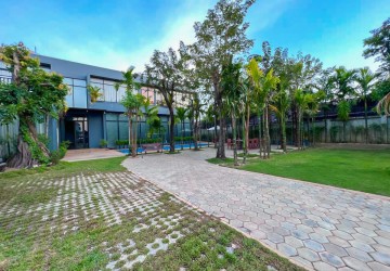 4 Bedroom Luxury Villa For Rent - Svay Dangkum, Siem Reap thumbnail