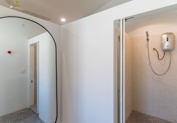 Renovated 3 Bedroom Apartment For Sale - Psar Chas, Phnom Penh thumbnail