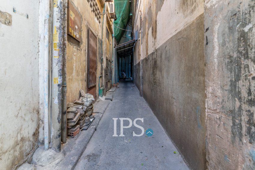 Renovated 3 Bedroom Apartment For Sale - Psar Chas, Phnom Penh