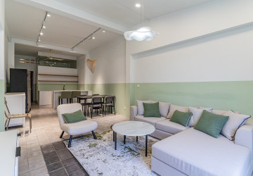 Renovated 3 Bedroom Apartment For Sale - Psar Chas, Phnom Penh thumbnail