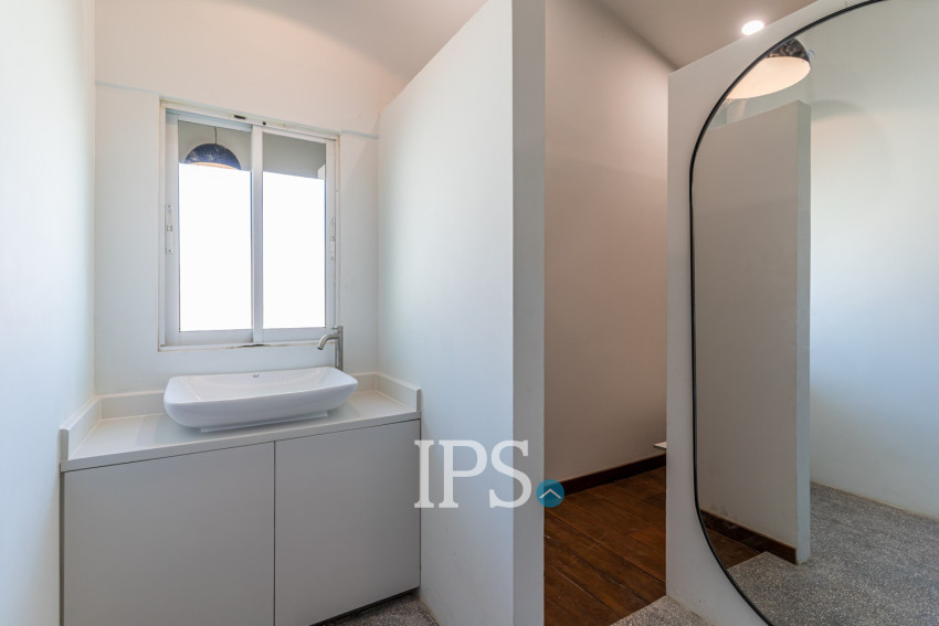 Renovated 3 Bedroom Apartment For Sale - Psar Chas, Phnom Penh