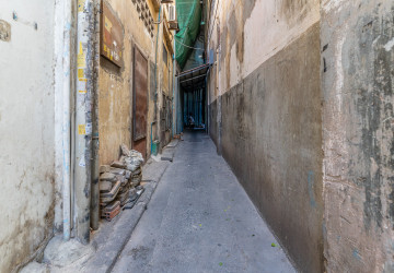 Renovated 3 Bedroom Apartment For Sale - Psar Chas, Phnom Penh thumbnail