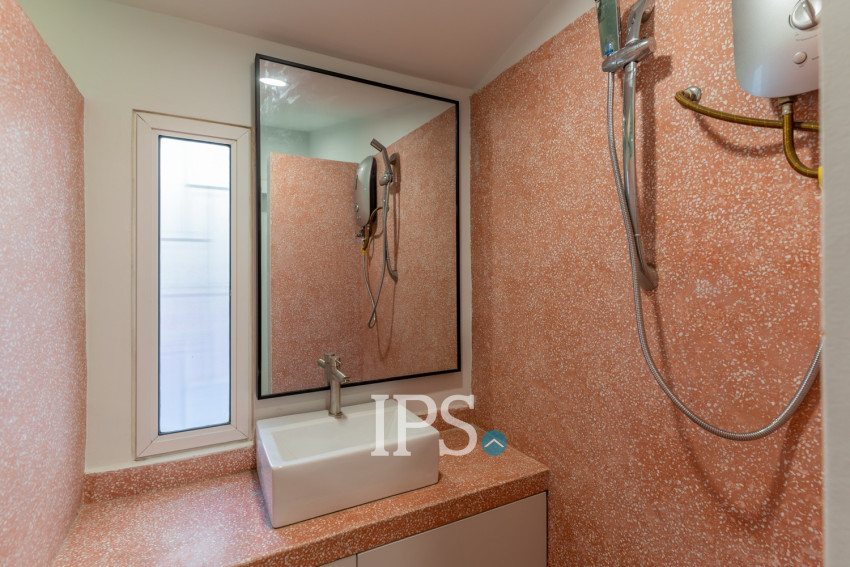 Renovated 3 Bedroom Apartment For Sale - Psar Chas, Phnom Penh