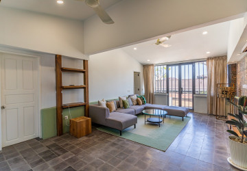 Renovated 3 Bedroom Apartment For Sale - Psar Chas, Phnom Penh thumbnail