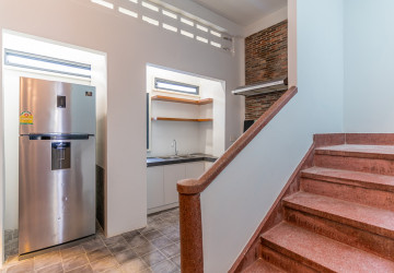 Renovated 3 Bedroom Apartment For Sale - Psar Chas, Phnom Penh thumbnail