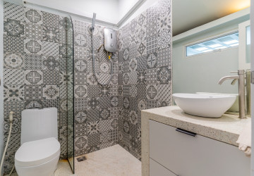 Renovated 3 Bedroom Apartment For Sale - Psar Chas, Phnom Penh thumbnail