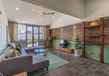 Renovated 3 Bedroom Apartment For Sale - Psar Chas, Phnom Penh thumbnail