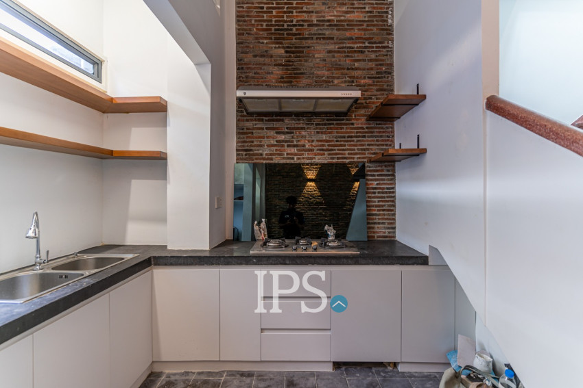 Renovated 3 Bedroom Apartment For Sale - Psar Chas, Phnom Penh