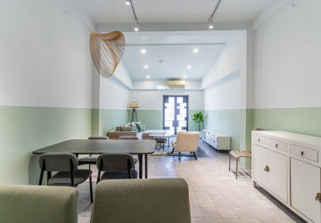 Renovated 3 Bedroom Apartment For Sale - Psar Chas, Phnom Penh thumbnail