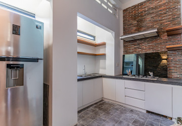 Renovated 3 Bedroom Apartment For Sale - Psar Chas, Phnom Penh thumbnail