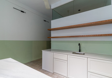 Renovated 3 Bedroom Apartment For Sale - Psar Chas, Phnom Penh thumbnail