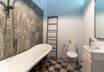 Renovated 3 Bedroom Apartment For Sale - Psar Chas, Phnom Penh thumbnail