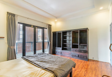 Renovated 2 Bedroom Apartment For Rent - Phsar Thmei 3, Phnom Penh thumbnail