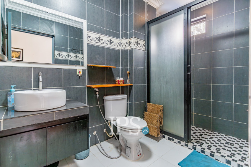 Renovated 2 Bedroom Apartment For Rent - Phsar Thmei 3, Phnom Penh