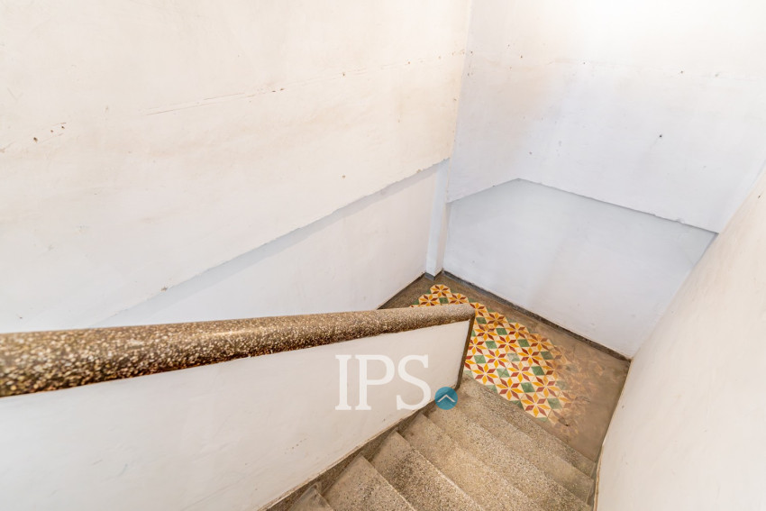 Renovated 2 Bedroom Apartment For Rent - Phsar Thmei 3, Phnom Penh