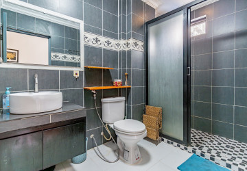 Renovated 2 Bedroom Apartment For Rent - Phsar Thmei 3, Phnom Penh thumbnail