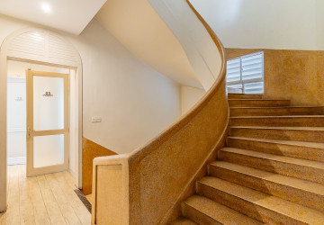 528 Sqm Commercial Villa For Rent - Daun Penh, Phnom Penh thumbnail