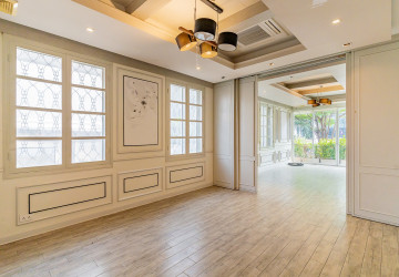 528 Sqm Commercial Villa For Rent - Daun Penh, Phnom Penh thumbnail