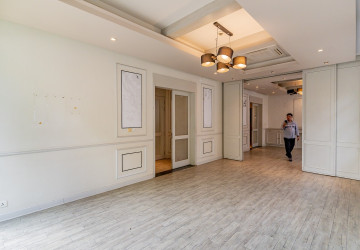 528 Sqm Commercial Villa For Rent - Daun Penh, Phnom Penh thumbnail