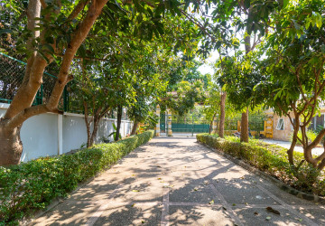 2 Bedroom Apartment For Rent - Slor Kram, Siem Reap thumbnail