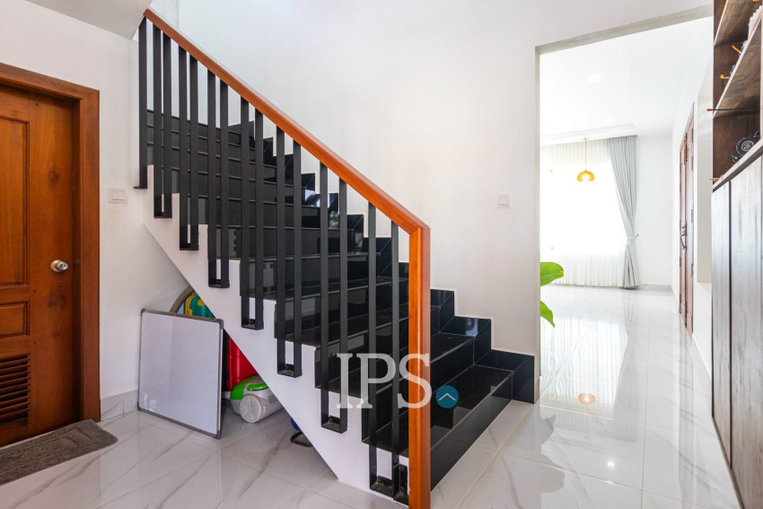 វីឡា 3 បន្ទប់គេង សម្រាប់លក់ - សាលាកំរើក, សៀមរាប