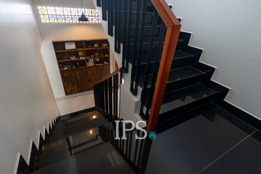 វីឡា 3 បន្ទប់គេង សម្រាប់លក់ - សាលាកំរើក, សៀមរាប