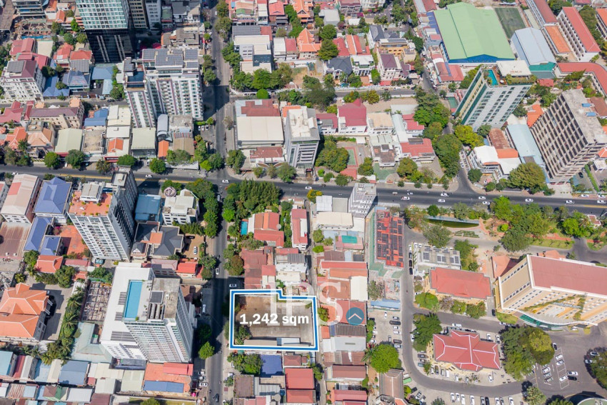 1,242 Sqm Land For Rent - Tonle Bassac, Phnom Penh