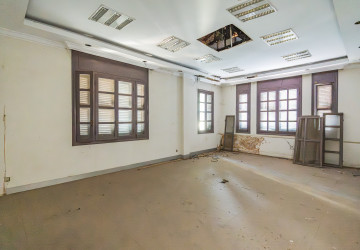 5 Bedroom Commercial Villa For Rent - Srah Chork, Phnom Penh thumbnail