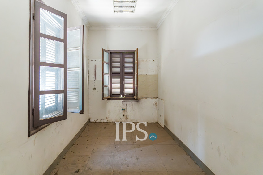 5 Bedroom Commercial Villa For Rent - Srah Chork, Phnom Penh