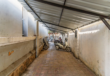 5 Bedroom Commercial Villa For Rent - Srah Chork, Phnom Penh thumbnail