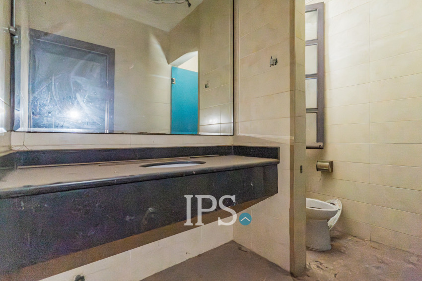 5 Bedroom Commercial Villa For Rent - Srah Chork, Phnom Penh