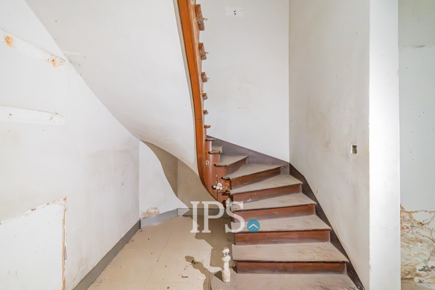 5 Bedroom Commercial Villa For Rent - Srah Chork, Phnom Penh