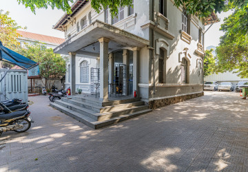 5 Bedroom Commercial Villa For Rent - Srah Chork, Phnom Penh thumbnail