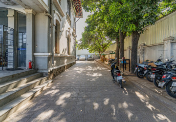 5 Bedroom Commercial Villa For Rent - Srah Chork, Phnom Penh thumbnail