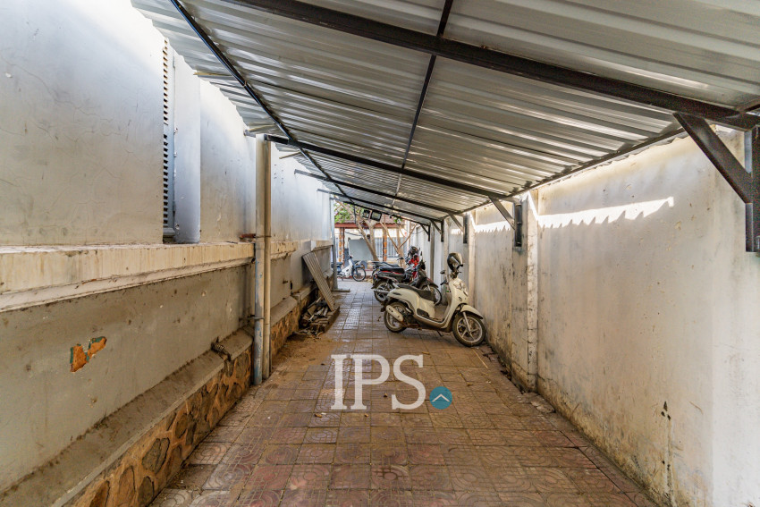 5 Bedroom Commercial Villa For Rent - Srah Chork, Phnom Penh