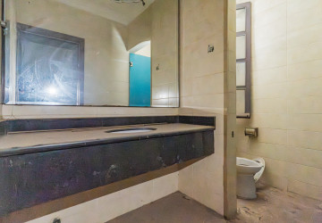 5 Bedroom Commercial Villa For Rent - Srah Chork, Phnom Penh thumbnail