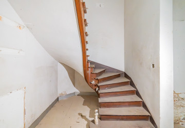 5 Bedroom Commercial Villa For Rent - Srah Chork, Phnom Penh thumbnail