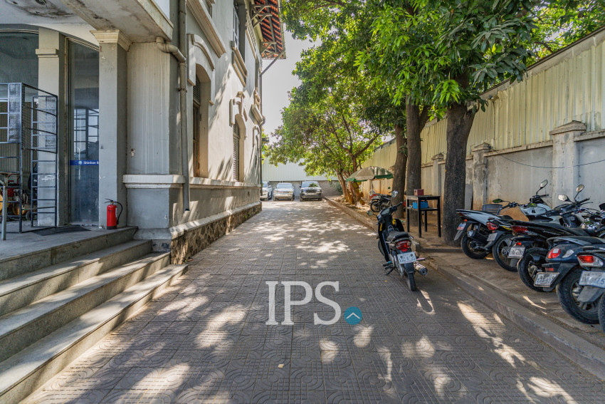 5 Bedroom Commercial Villa For Rent - Srah Chork, Phnom Penh