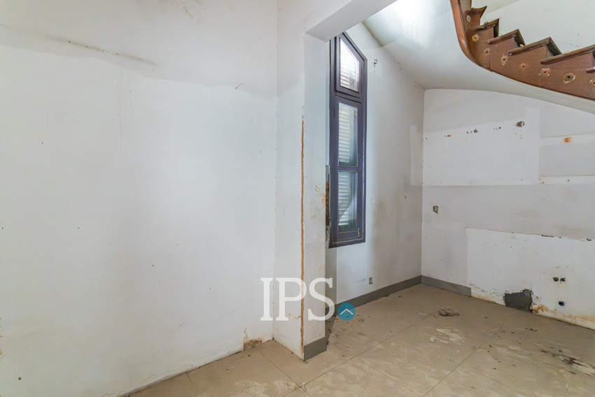 5 Bedroom Commercial Villa For Rent - Srah Chork, Phnom Penh